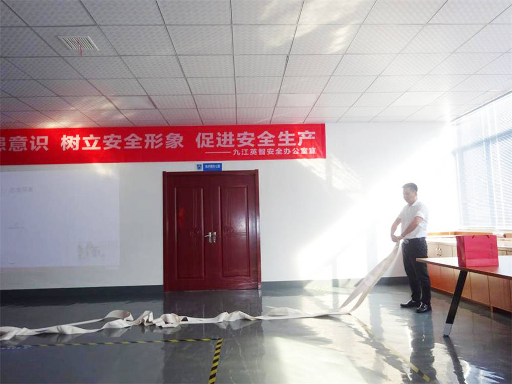 落實(shí)主體責(zé)任，提高防患意識(shí)。樹(shù)立安全形象，促進(jìn)安全生產(chǎn)